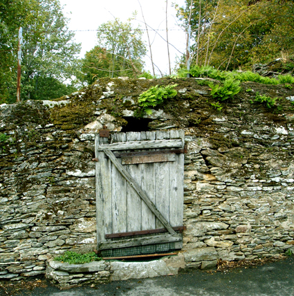 puits rue de l`Ouest à Sucé en 2004